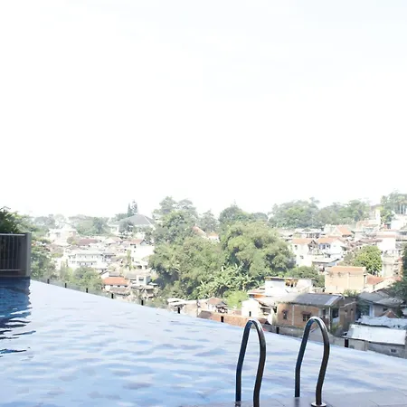 Classy Chic Studio Room At Apartment Parahyangan Residence Bandung By Travelio